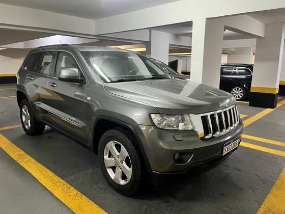 JEEP GRAND CHEROKEE 3.6 LAREDO 4X4 V6 24V GASOLINA 4P AUTOMÁTICO